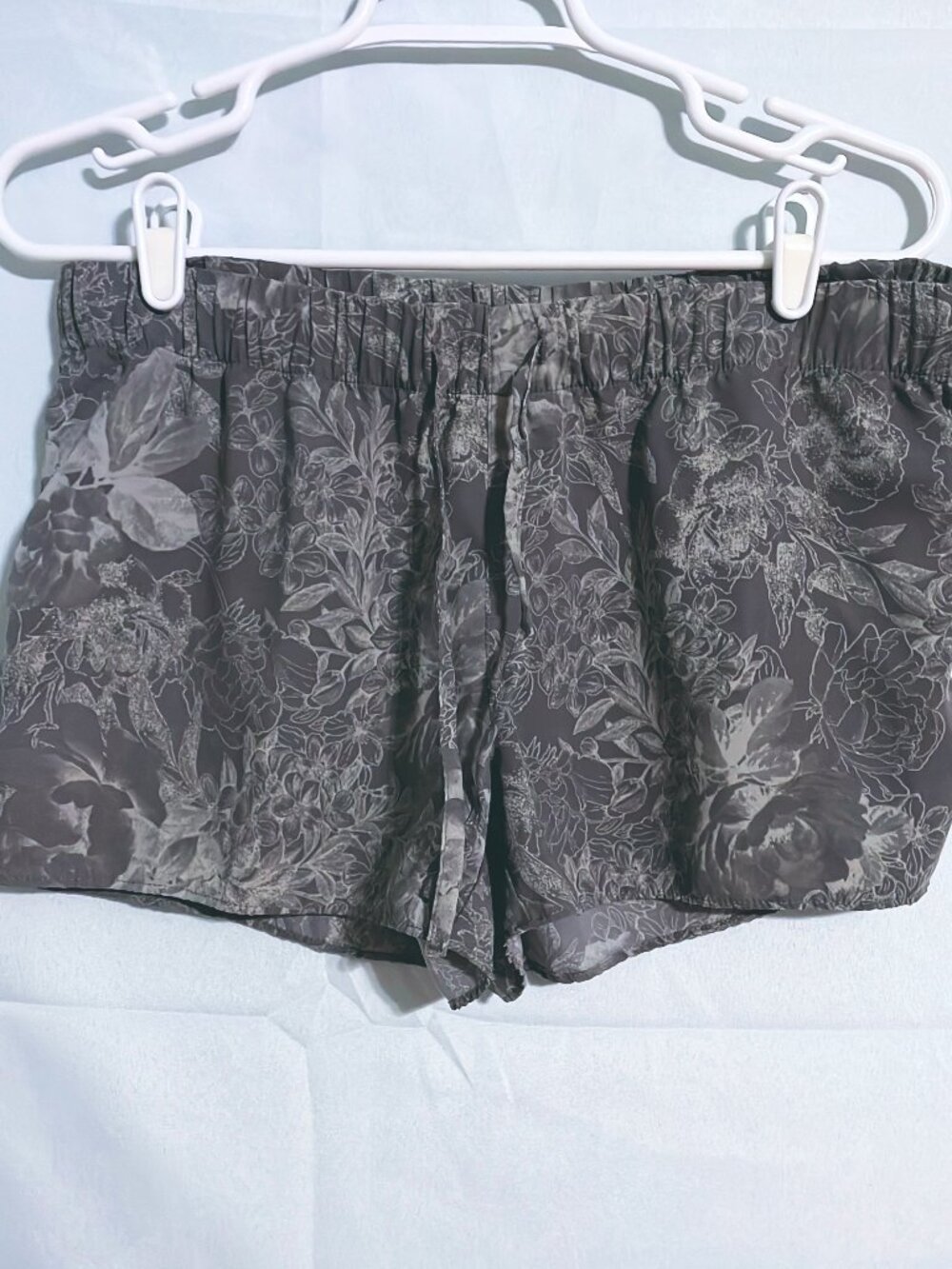 Xhilaration Gray Floral Sleep Shorts Size M